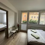 شقة Beroun Apartments *
